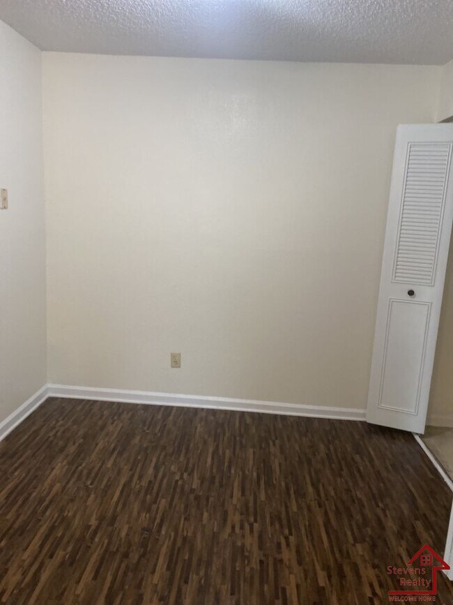 Building Photo - 430 Oriole Dr