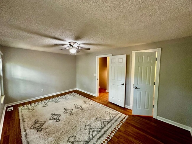 Building Photo - "Charming 3-Bed Home with Finished Basemen...