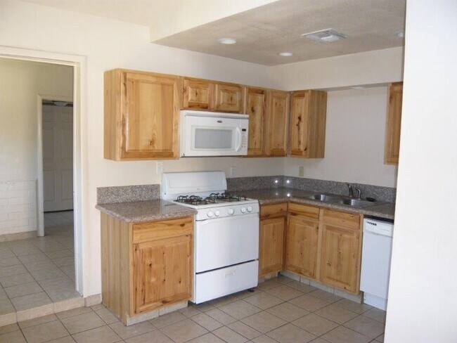 Building Photo - 3726 N Estrella Ave