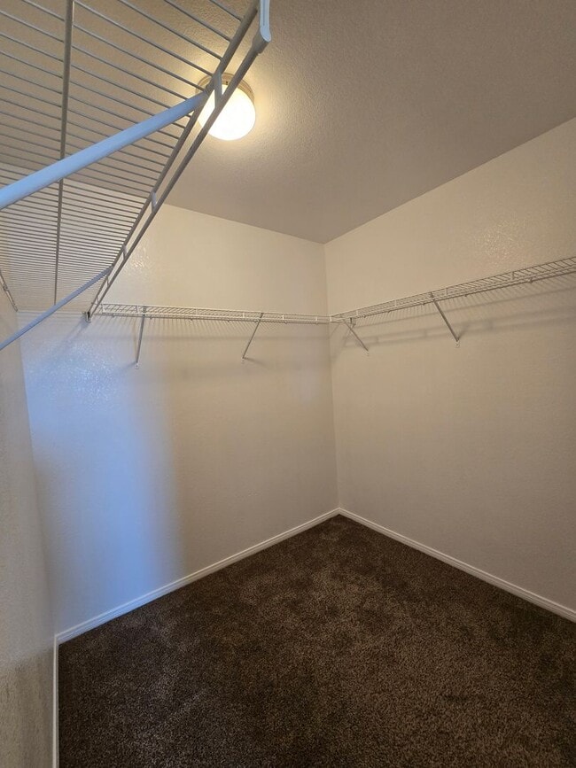 Building Photo - A Stunning 3 Bedroom Home in Henderson