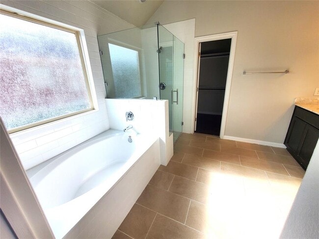 Building Photo - 807 Farmhouse Dr