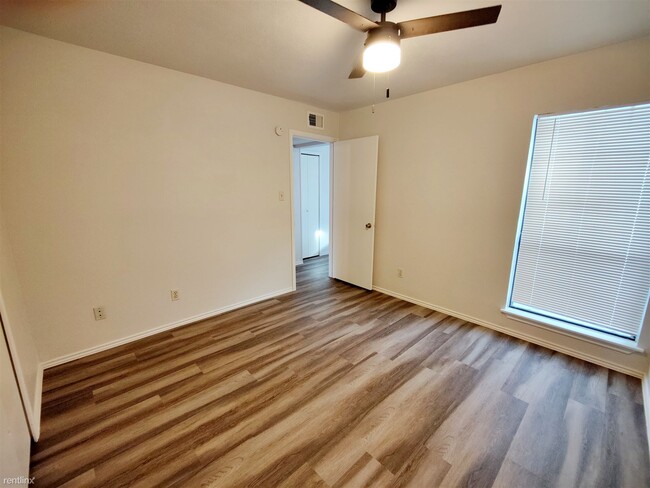 Building Photo - 2 br, 1 bath Duplex - 624 West Warrior Trail