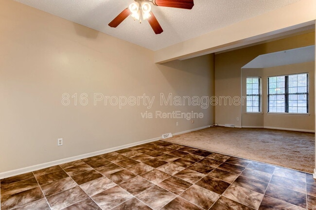 Building Photo - 164 SW Robin Rd