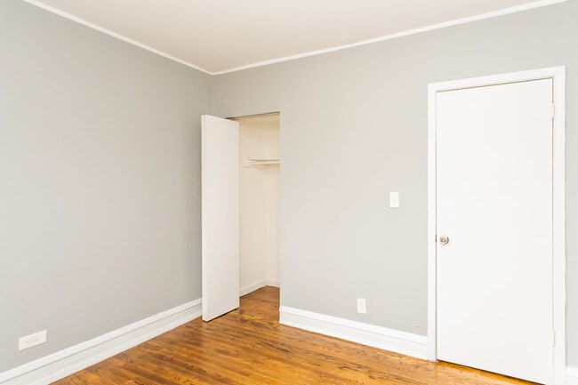 Building Photo - 6959 S Paxton Ave