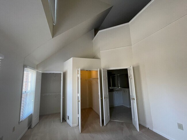 Building Photo - Luxurious And Spacious 3 Bed 2 Bath Brick Townhouse In Tysons Station