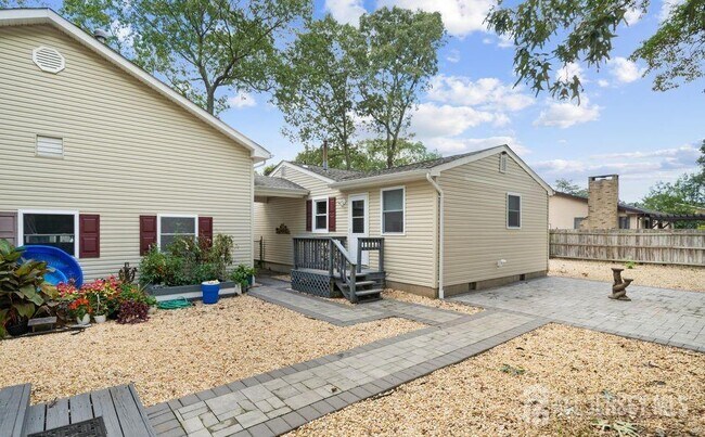 Building Photo - 303 Chestnut Dr