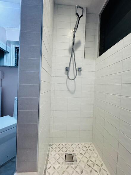 Building Photo - 2015 Ala Wai Blvd