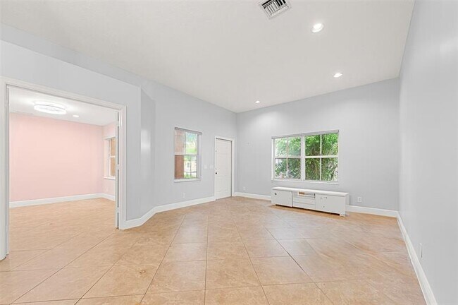 Building Photo - 4227 Sabal Ridge Cir