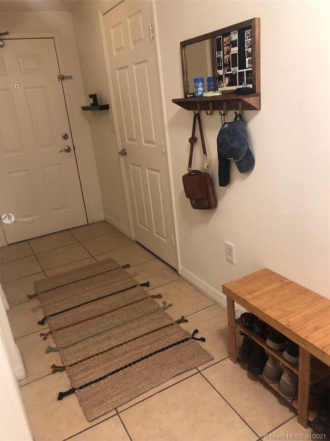 Building Photo - 215 SW 42nd Ave