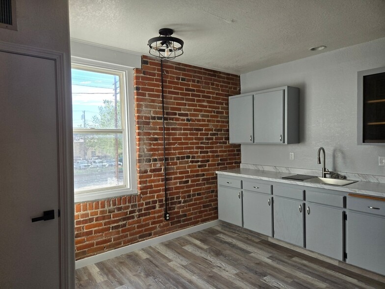 Building Photo - 109 N Kimball Ave