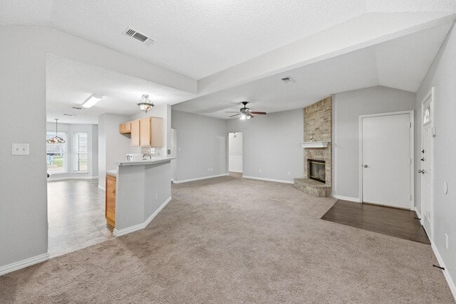 Building Photo - Immaculate 3-bedroom, 2-bath home in the highly sought-after Springfield subdivision!