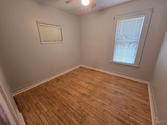 Building Photo - 112 Gale Ave