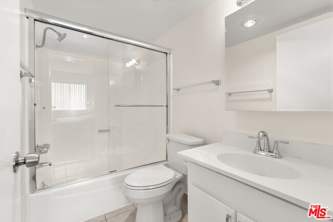 Building Photo - 257 S Manhattan Pl