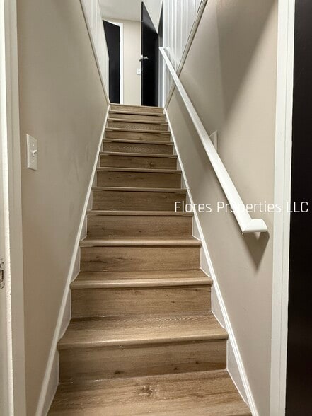 Building Photo - 1053 Oakland Park Ave