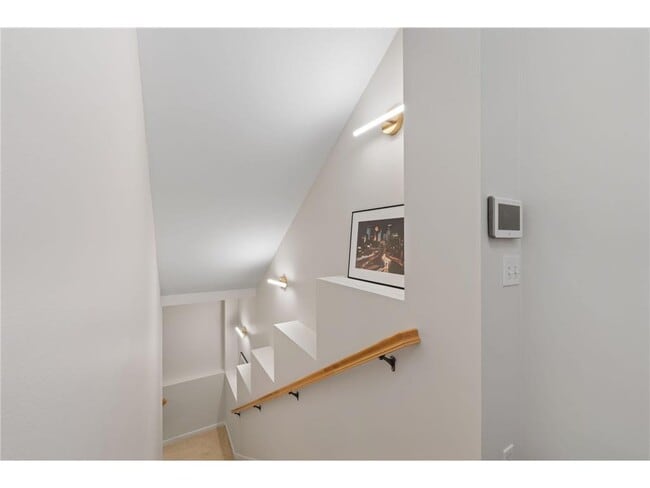 Building Photo - 1008 Portland Ave