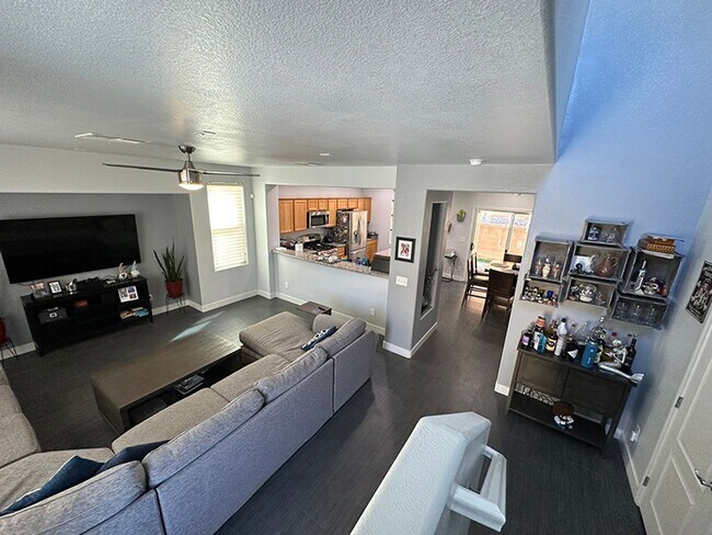 Building Photo - Gorgeous 3 bedroom Mountains Edge House