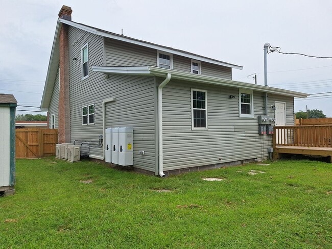 Building Photo - 1814 Kecoughtan Rd