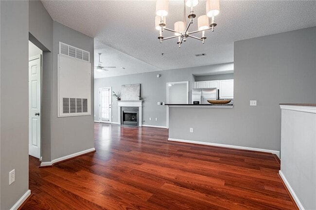 Building Photo - 303 Spring Heights Ln