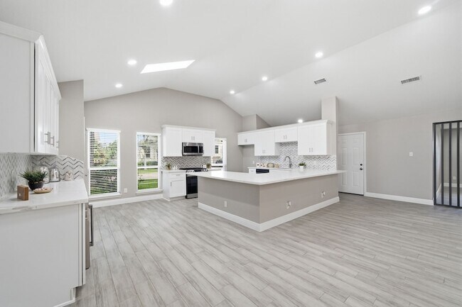 Building Photo - 2603 Baycrest Dr