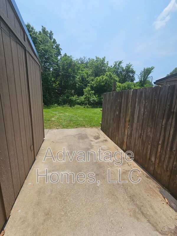 Building Photo - 801 Johnson Cir