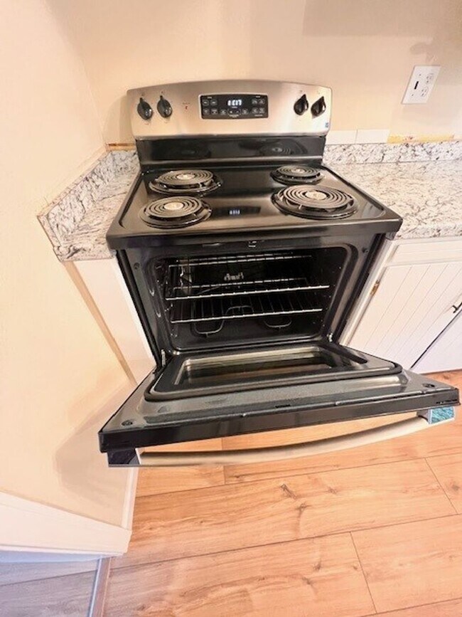 Building Photo - 2167