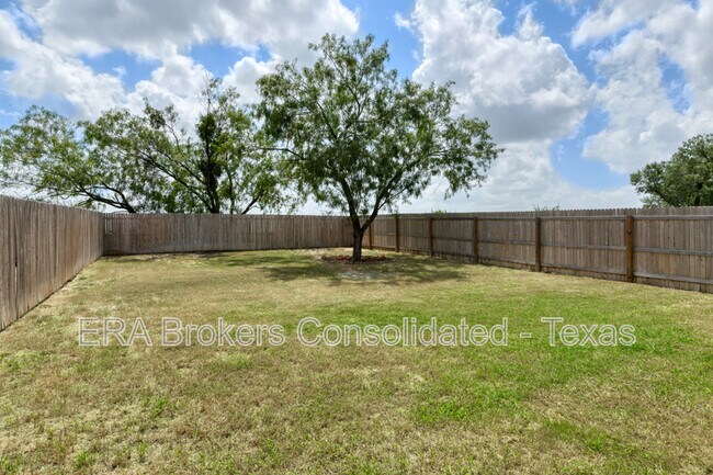 Building Photo - 10610 Grn Lk Dr