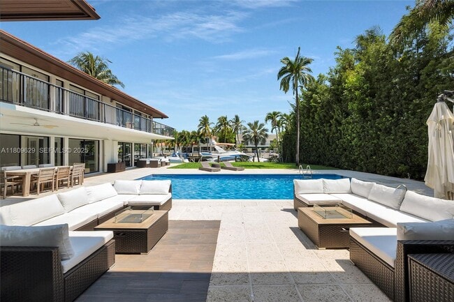 Building Photo - 201 Knollwood Dr