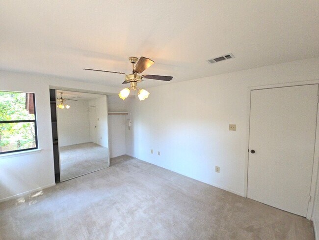 Building Photo - 25 N Mossrock Rd