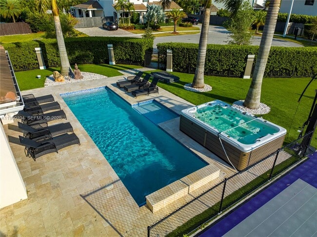 Building Photo - 11 NW 122nd Ave