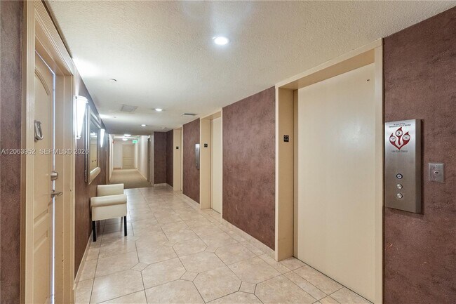 Building Photo - 3675 N Country Club Dr