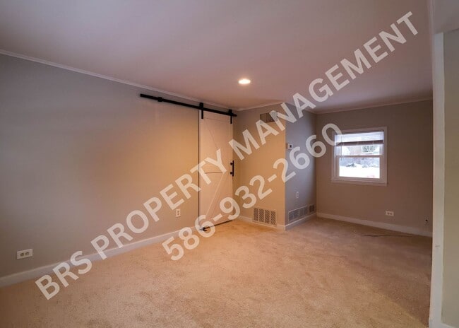 Building Photo - 1 Bed, 1 Bath House In Rochester Hills