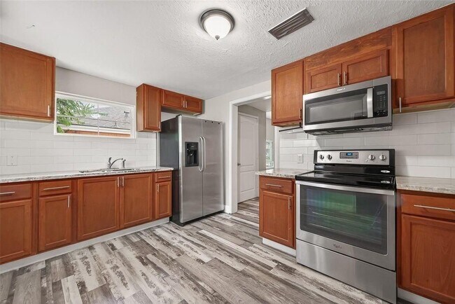 Building Photo - 1511 Scharpe St