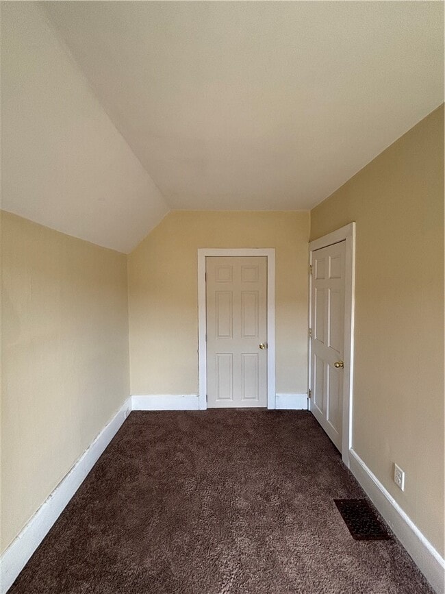 Building Photo - 1056 Walnut St