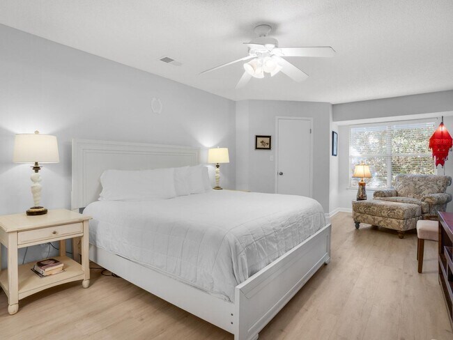 Building Photo - 3BR/3BA Fully Furnished Beach Cottage at H...