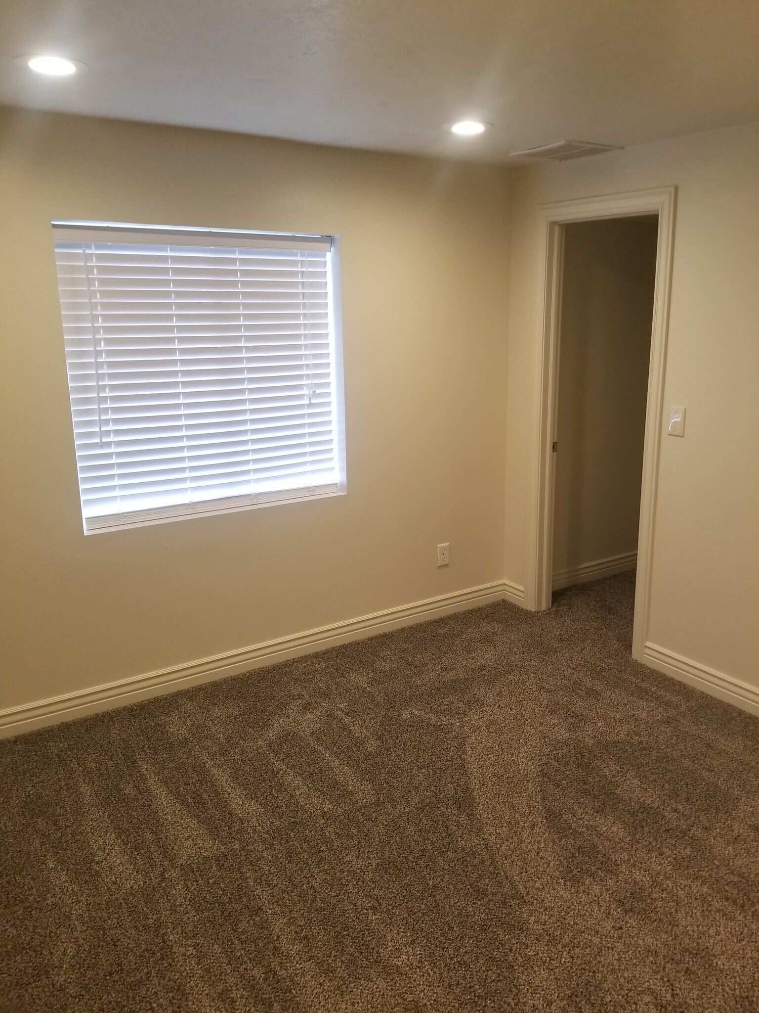 Bedroom 2 - 39 N Archmore St