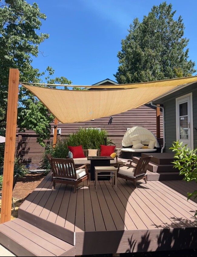 Back Deck - 925 NE 79th Ave