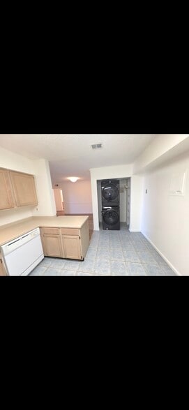Kitchen - 3115 Patrick Henry Dr