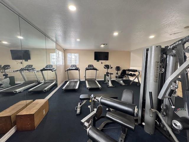 Building Photo - 9715 Fontainebleau Blvd