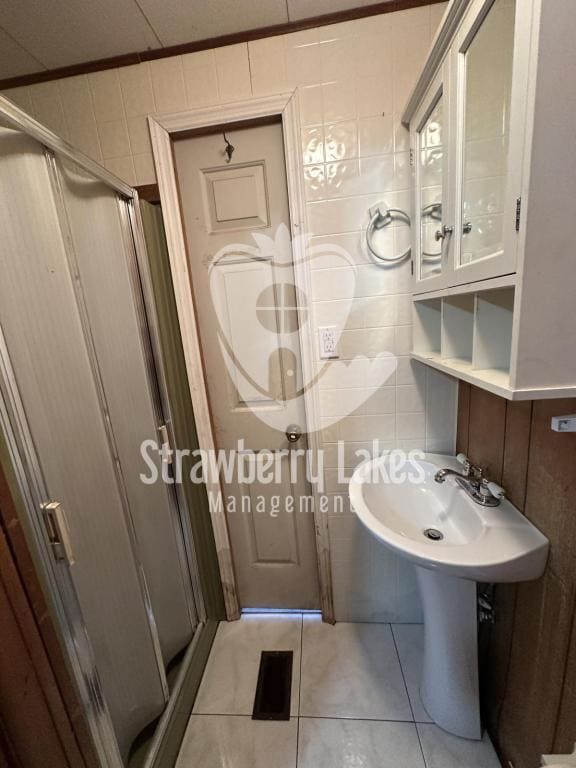 Building Photo - 121 Lakeside Dr