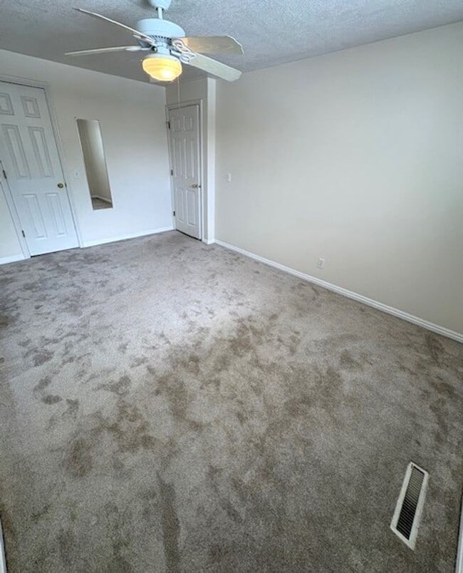 Building Photo - 2 Bedroom Condo in Millcreek!