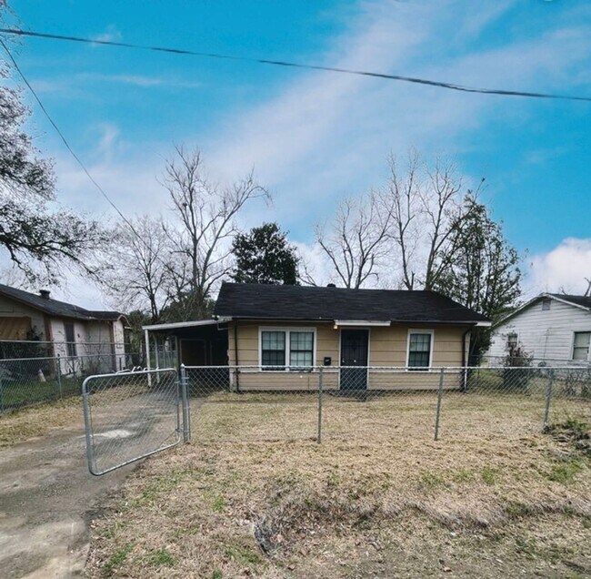 Building Photo - 4340 Pine St