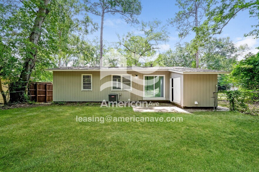 Building Photo - 2143 Snellings Dr