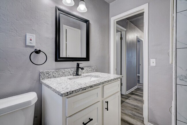 Building Photo - Stunning Remodeled 3-Bedroom Property