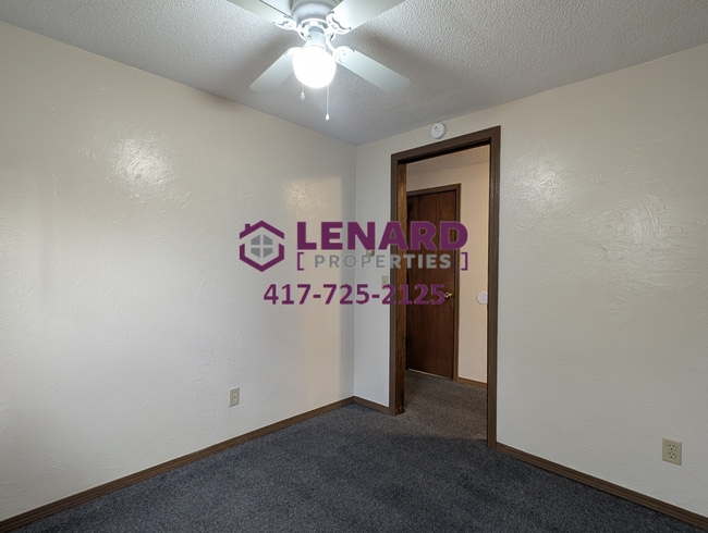 Building Photo - 2 Bedroom Home Available Now!