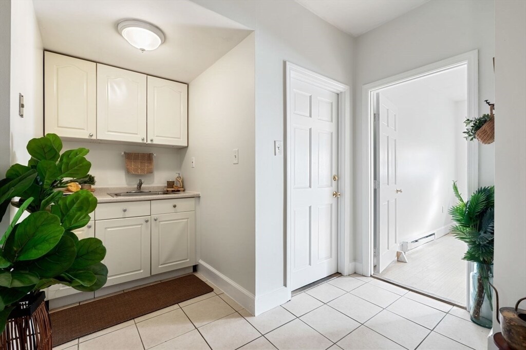 Building Photo - 377 Dorchester St