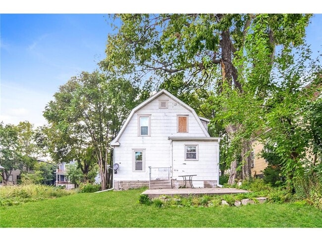 Building Photo - 250 N Irving Ave