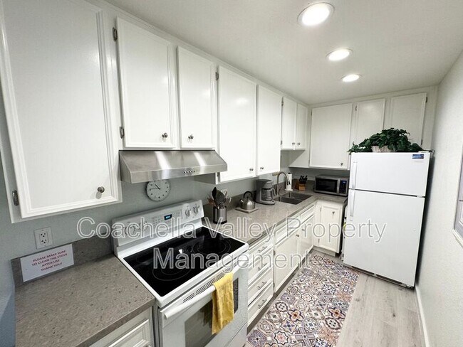 Building Photo - 2820 N Arcadia Ct