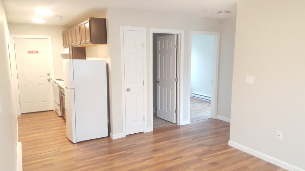 Building Photo - 10 E Main St