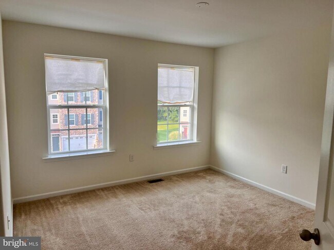 Building Photo - 654 Jacobsen Cir