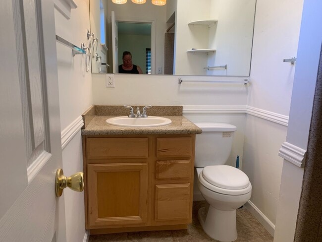 Building Photo - 3 bedroom 2 bath home with HUGE yard in Orangevale